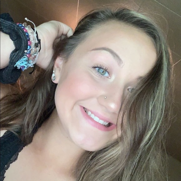 Meet your Posher, Emily - Picture 1 of 1